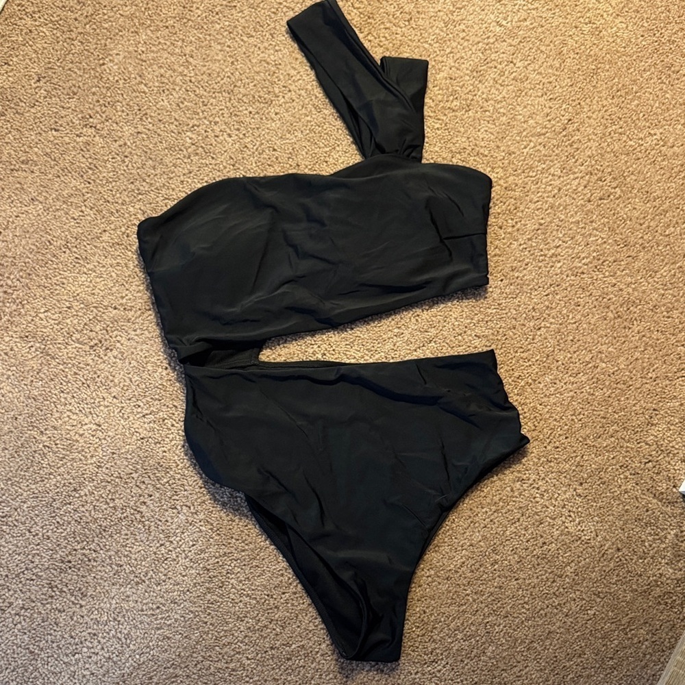 SHEIN Black Asymmetrical One-Piece Swimsuit